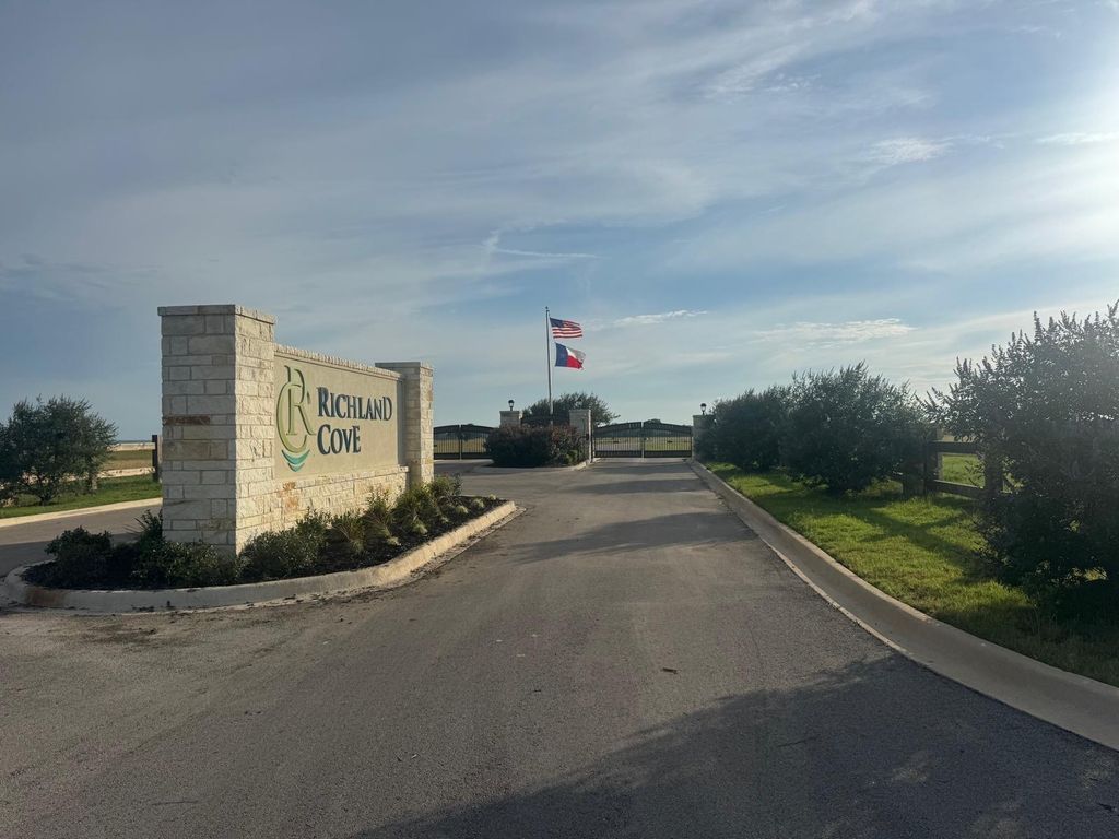 98 Sunset Blvd Boulevard, Corsicana, TX 75109