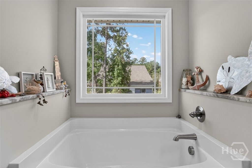 Image 14 of property listing at 119 Enclave Boulevard, Savannah, GA 31419