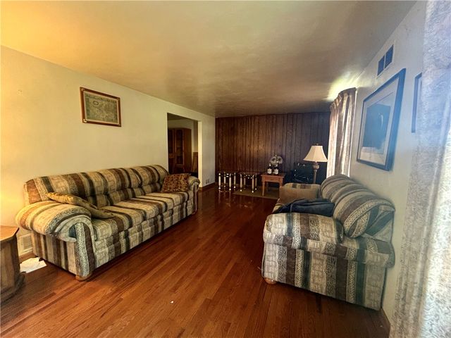 1061 Old Post Rd, South Park, PA 15129