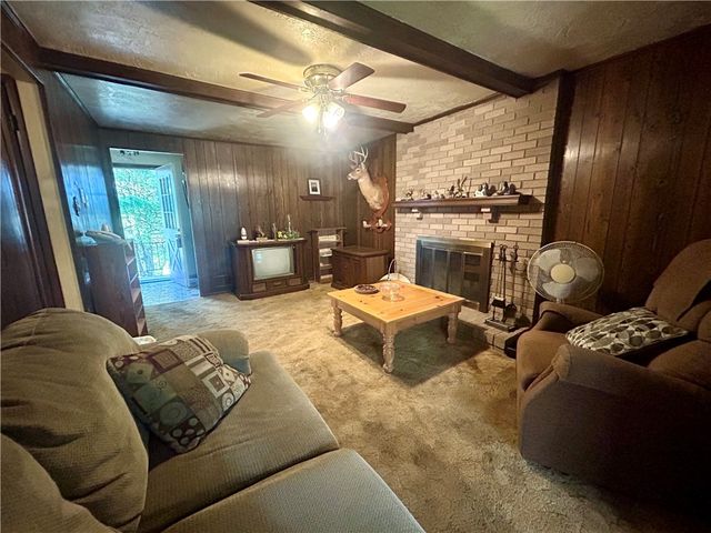 1061 Old Post Rd, South Park, PA 15129