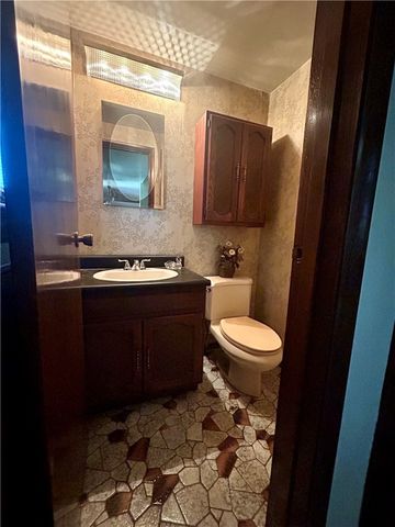 1061 Old Post Rd, South Park, PA 15129