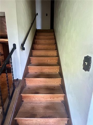 1061 Old Post Rd, South Park, PA 15129