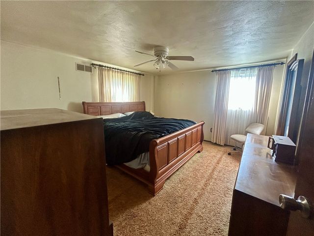 1061 Old Post Rd, South Park, PA 15129