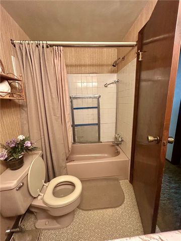 1061 Old Post Rd, South Park, PA 15129