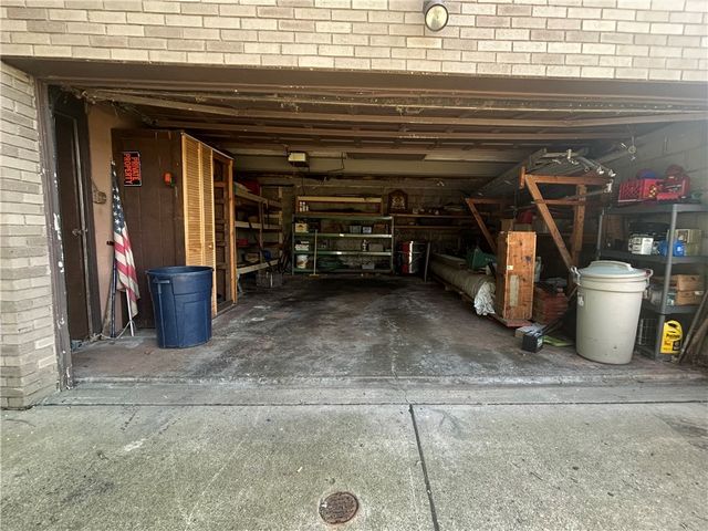 1061 Old Post Rd, South Park, PA 15129