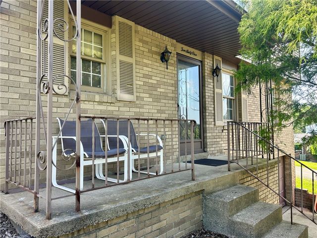 1061 Old Post Rd, South Park, PA 15129