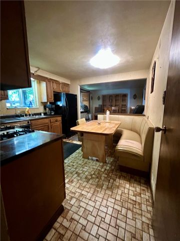 1061 Old Post Rd, South Park, PA 15129