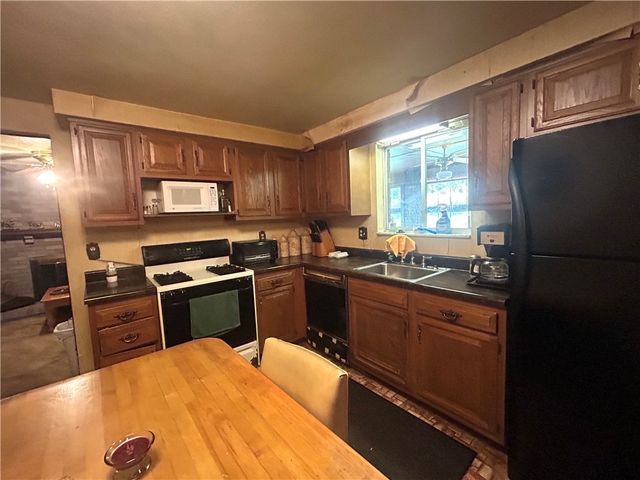 1061 Old Post Rd, South Park, PA 15129