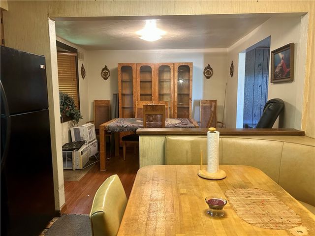 1061 Old Post Rd, South Park, PA 15129