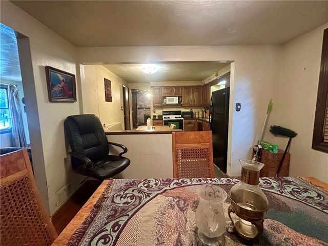 1061 Old Post Rd, South Park, PA 15129