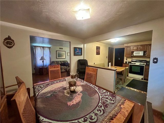 1061 Old Post Rd, South Park, PA 15129