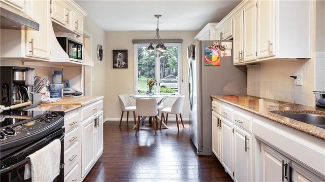 627 NW Timberbrooke Drive, Lee's Summit, MO 64081