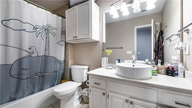 627 NW Timberbrooke Drive, Lee's Summit, MO 64081