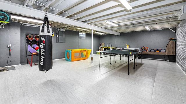 627 NW Timberbrooke Drive, Lee's Summit, MO 64081