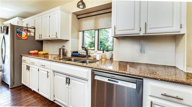 627 NW Timberbrooke Drive, Lee's Summit, MO 64081