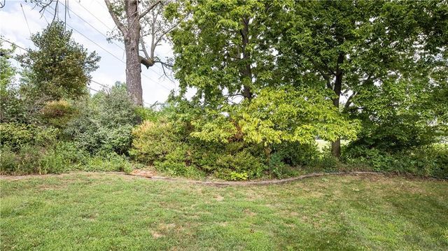 627 NW Timberbrooke Drive, Lee's Summit, MO 64081