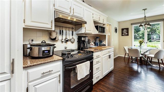 627 NW Timberbrooke Drive, Lee's Summit, MO 64081
