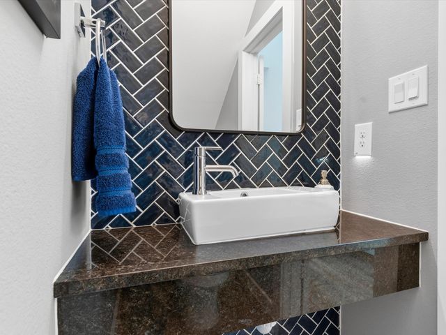 1313 Tillery Court, Grapevine, TX 76051