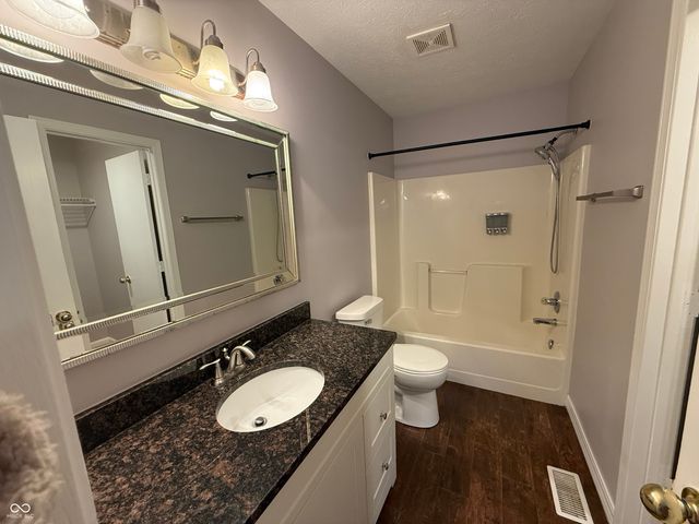 5643 Imperial Woods Circle, Indianapolis, IN 46224