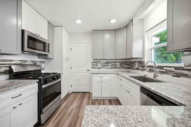 1011 MOREY PEAK DR, San Antonio, TX 78213