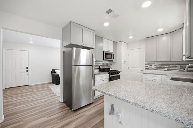 1011 MOREY PEAK DR, San Antonio, TX 78213