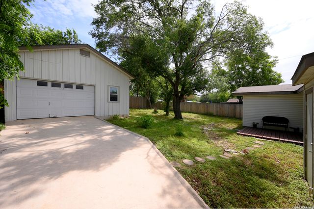 1011 MOREY PEAK DR, San Antonio, TX 78213