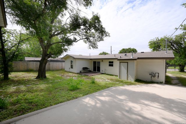 1011 MOREY PEAK DR, San Antonio, TX 78213