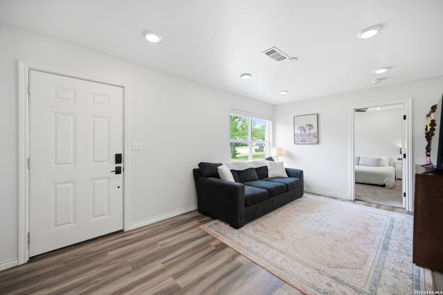 1011 MOREY PEAK DR, San Antonio, TX 78213
