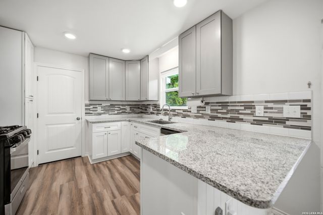 1011 MOREY PEAK DR, San Antonio, TX 78213