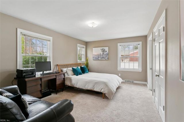 5 Cameron Drive, Newport News, VA 23606