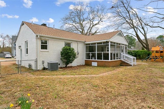5 Cameron Drive, Newport News, VA 23606