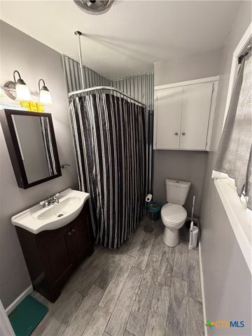 3504 Erwin Avenue, Victoria, TX 77901