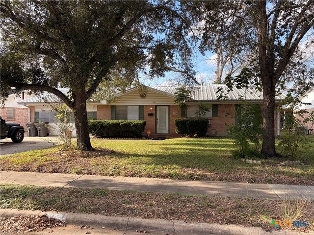 3504 Erwin Avenue, Victoria, TX 77901