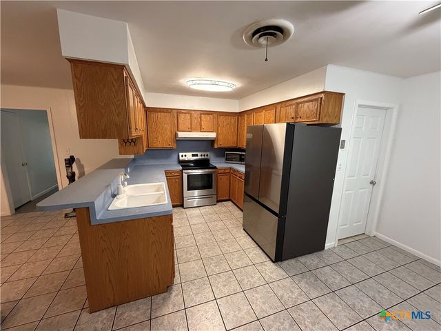 3504 Erwin Avenue, Victoria, TX 77901