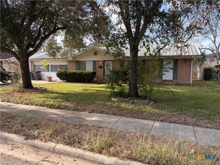 3504 Erwin Avenue, Victoria, TX 77901
