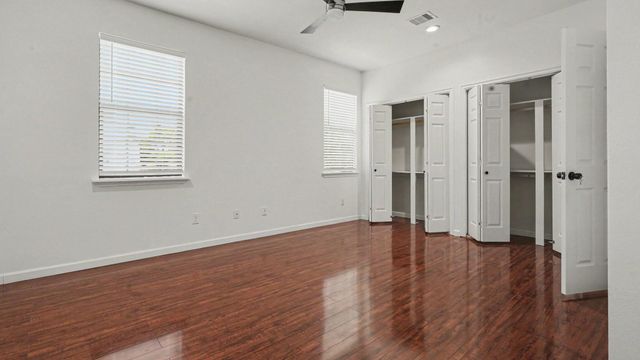 424 S Holmes Street, La Porte, TX 77571