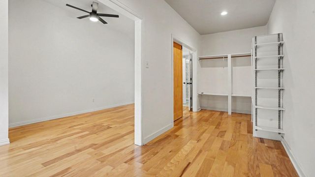 424 S Holmes Street, La Porte, TX 77571