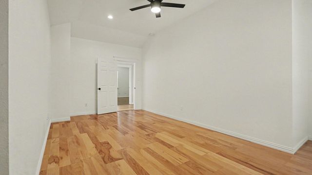 424 S Holmes Street, La Porte, TX 77571
