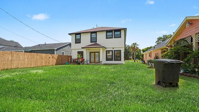 424 S Holmes Street, La Porte, TX 77571