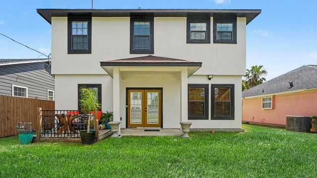 424 S Holmes Street, La Porte, TX 77571