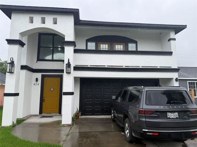 424 S Holmes Street, La Porte, TX 77571