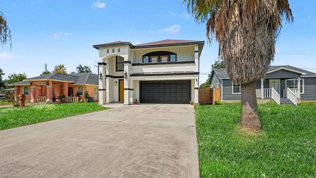 424 S Holmes Street, La Porte, TX 77571