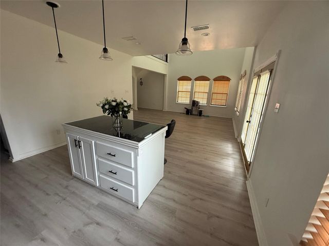 424 S Holmes Street, La Porte, TX 77571
