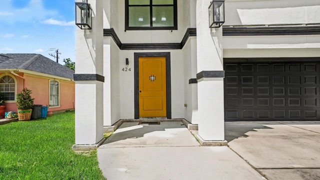 424 S Holmes Street, La Porte, TX 77571
