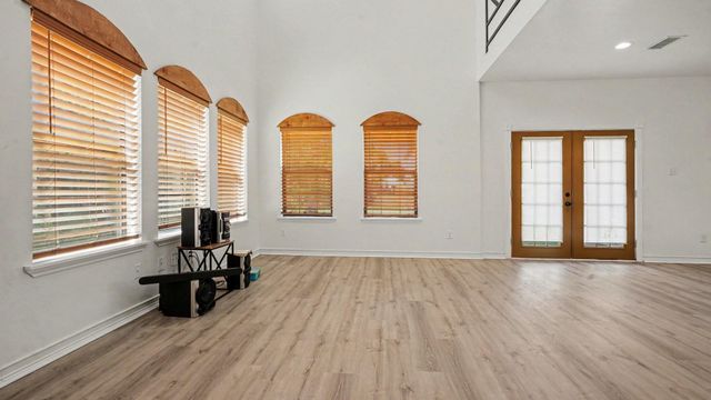 424 S Holmes Street, La Porte, TX 77571