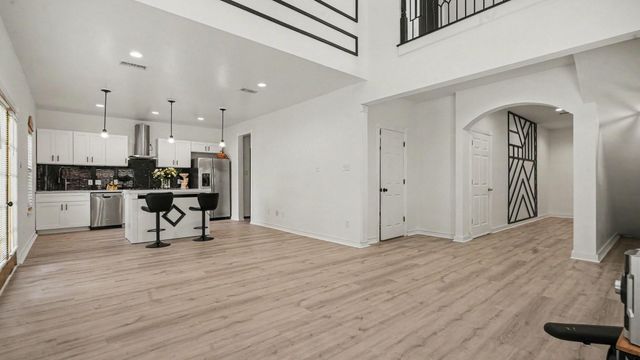 424 S Holmes Street, La Porte, TX 77571