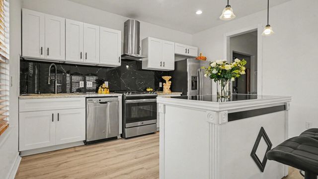 424 S Holmes Street, La Porte, TX 77571