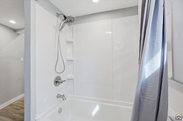 647 NE Grattan ST, Topeka, KS 66116