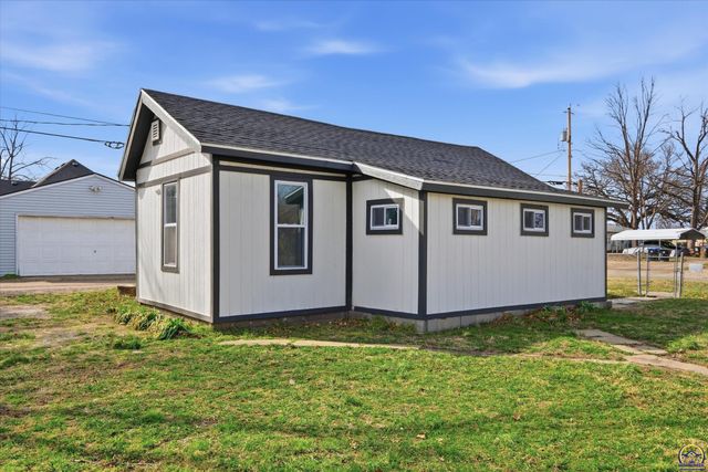 647 NE Grattan ST, Topeka, KS 66116