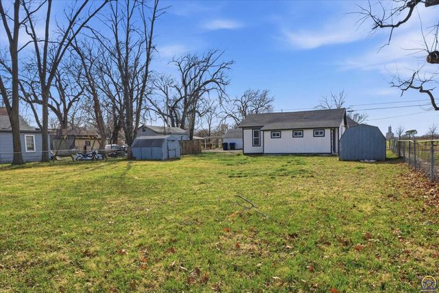 647 NE Grattan ST, Topeka, KS 66116